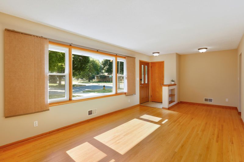 658 Jefferson St S, Shakopee, MN 55379