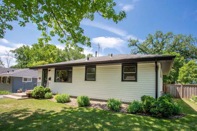 1325 Gettysburg Ave N, Golden Valley, MN 55427