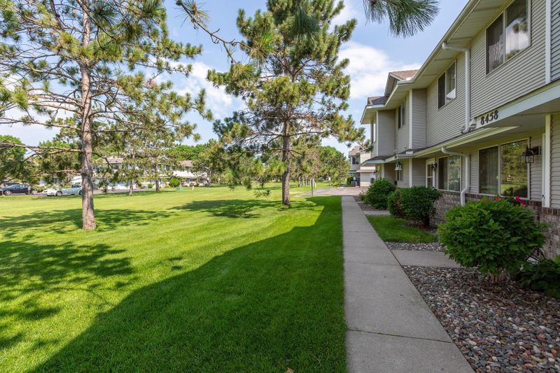 8458 S Pond Trl, Champlin, MN 55316