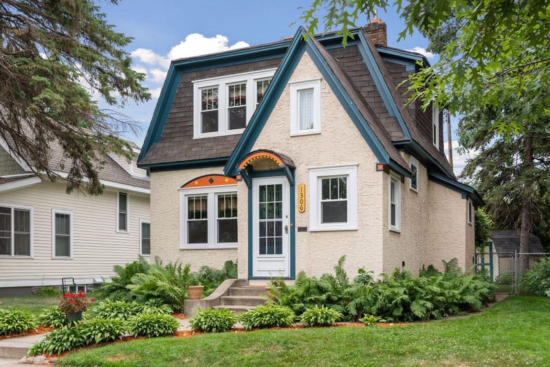 1306 Laurel Ave, Saint Paul, MN 55104