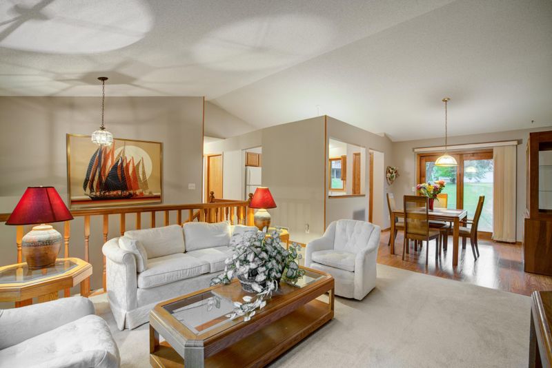 4049 Pennsylvania Ave, Eagan, MN 55123