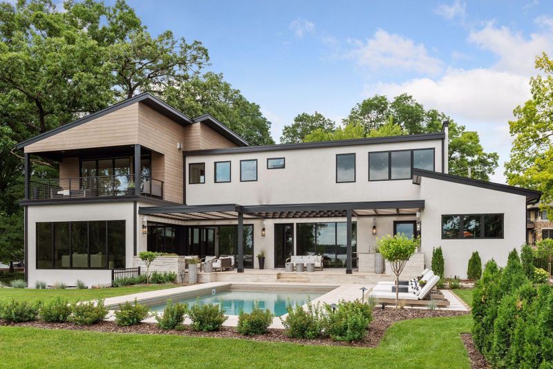 1044 Lake St E, Wayzata, MN 55391