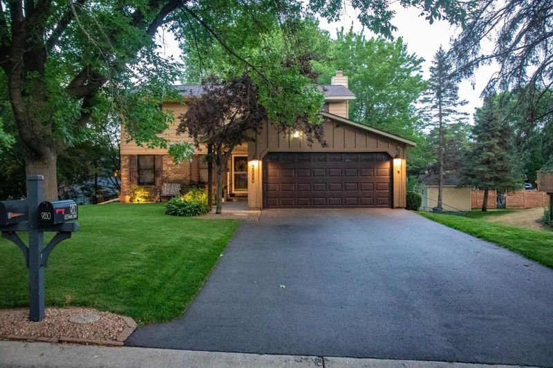 9850 Cromwell Dr, Eden Prairie, MN 55347