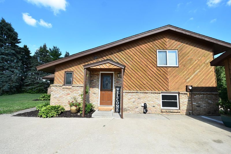 1306 Woodley St E, Northfield, MN 55057
