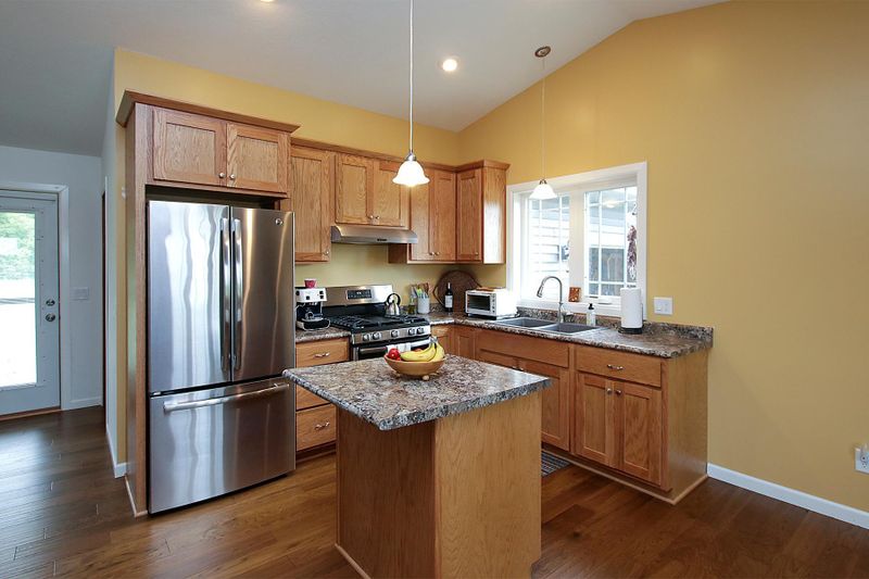 20281 Lake Hook Rd, Hutchinson, MN 55350