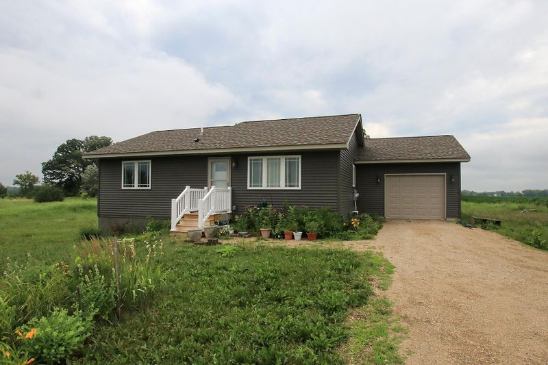 20281 Lake Hook Rd, Hutchinson, MN 55350