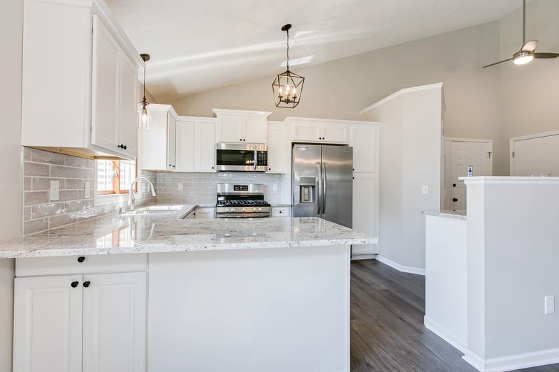 2967 Devonshire Cir, Woodbury, MN 55125