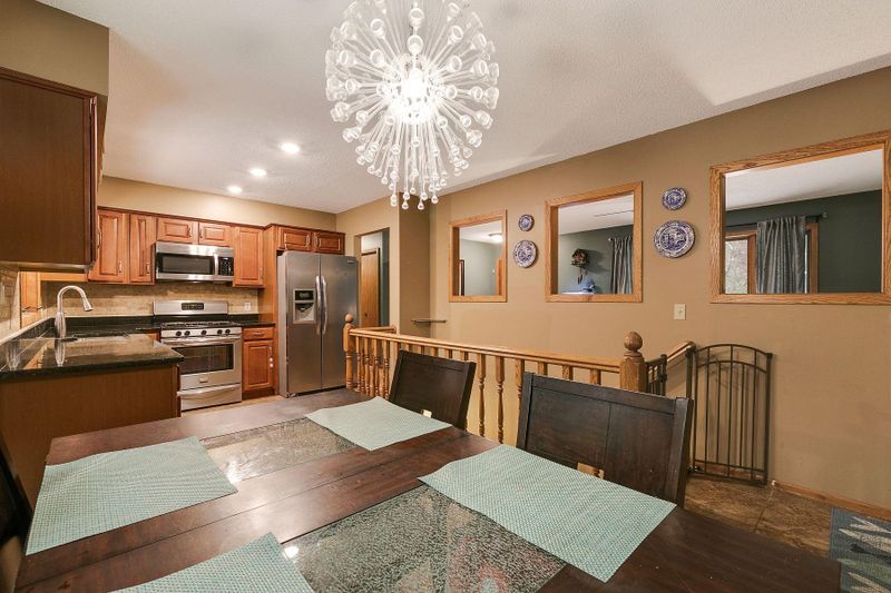 8821 Lakeview Rd, Bloomington, MN 55438