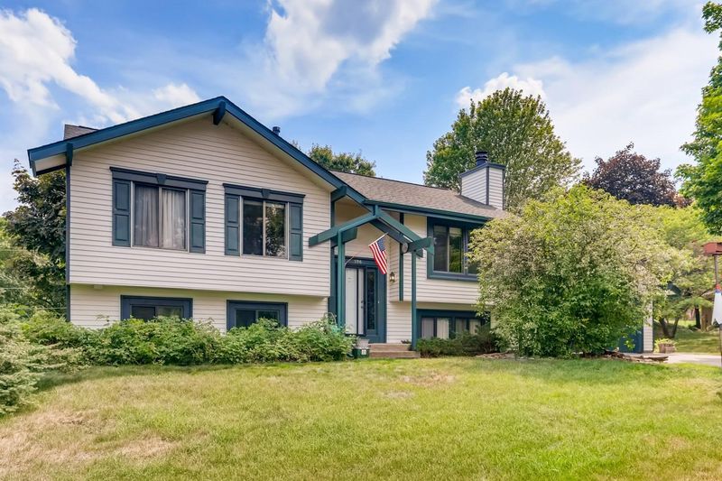 596 Kent Ln, Shoreview, MN 55126
