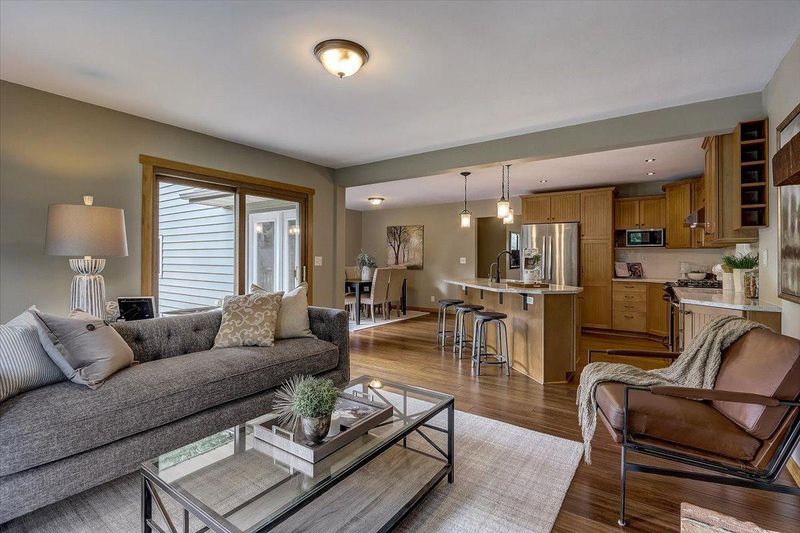 4016 W 113th St, Bloomington, MN 55437