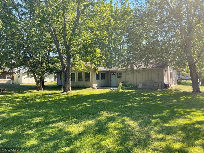 37250 Birch Dr S, Warroad, MN 56763