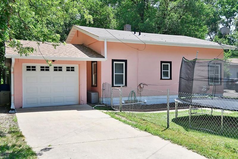 415 6th Ave NE, Faribault, MN 55021