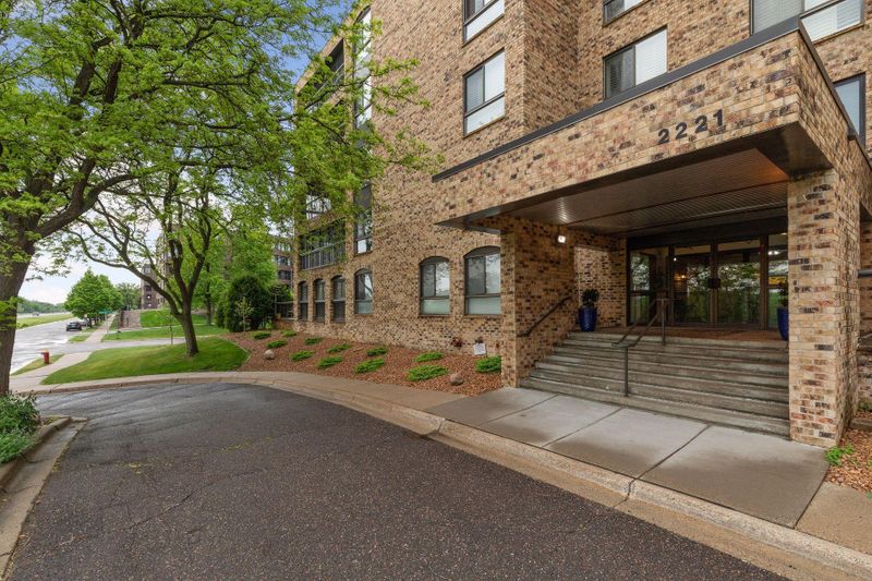 2221 Youngman Ave #301, Saint Paul, MN 55116
