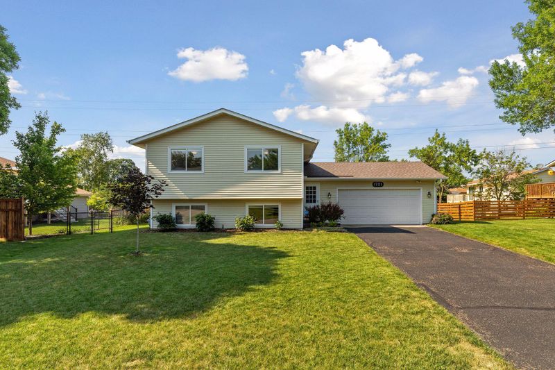 1721 Woodgate Ln, Eagan, MN 55122