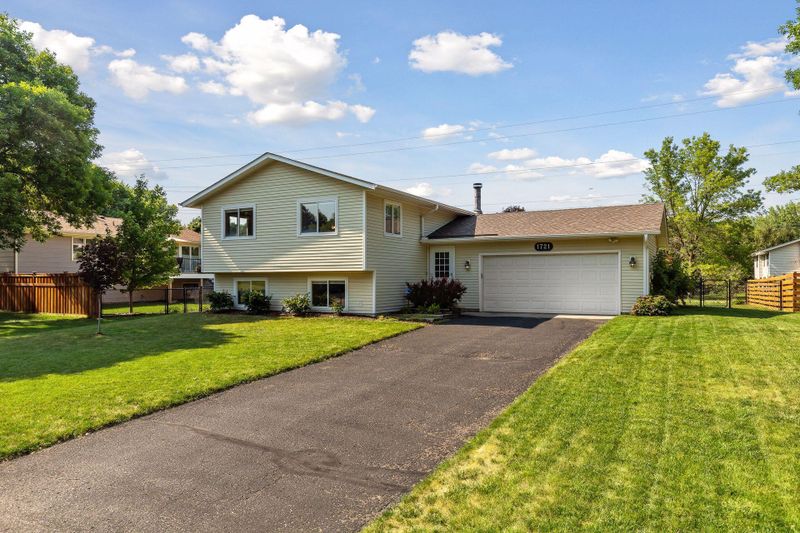 1721 Woodgate Ln, Eagan, MN 55122