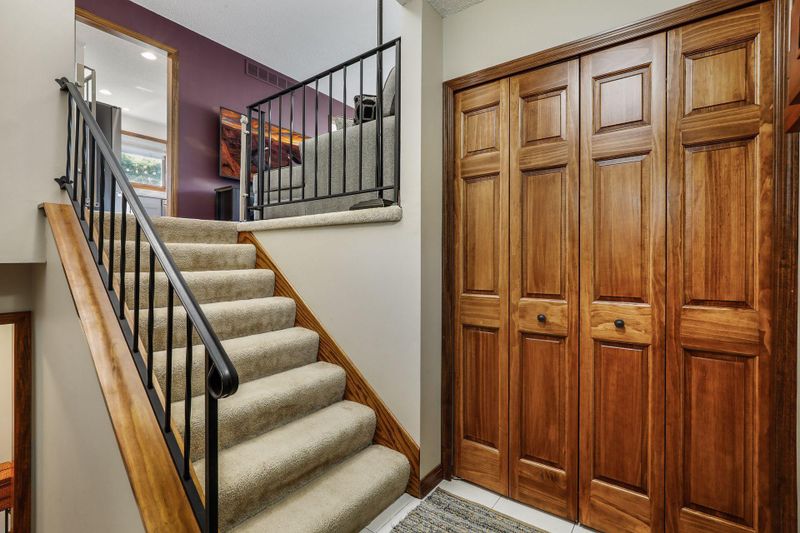 1721 Woodgate Ln, Eagan, MN 55122