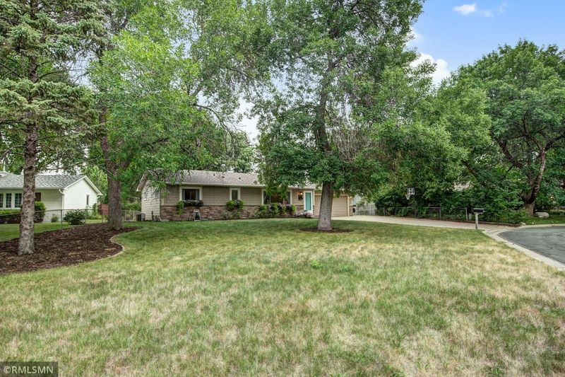 2025 Bluestone Ln, Eagan, MN 55122