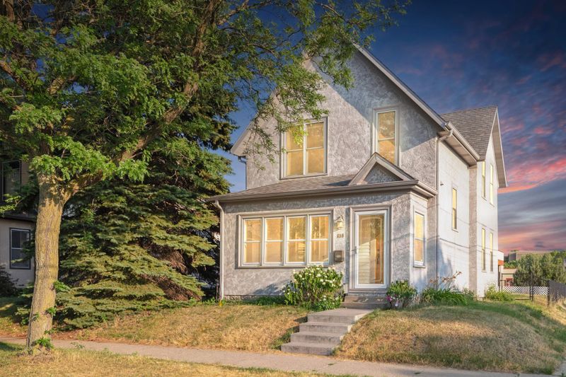 630 19th Ave NE, Minneapolis, MN 55418