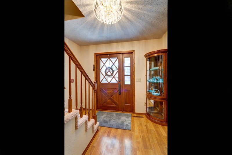 422 3rd St SW, Eyota, MN 55934