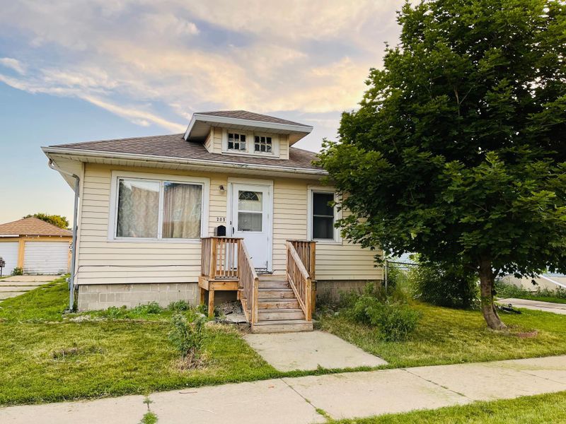 205 8th St, Worthington, MN 56187