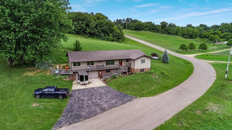 W23678 American Heights Ln, Arcadia, WI 54612