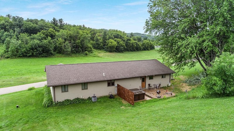 W23678 American Heights Ln, Arcadia, WI 54612