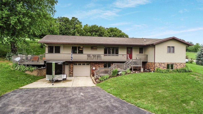 W23678 American Heights Ln, Arcadia, WI 54612