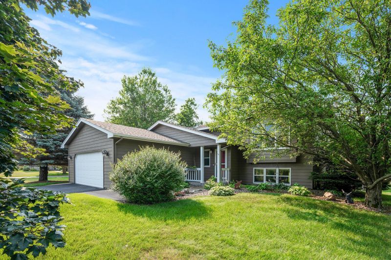 6391 258th St, Wyoming, MN 55092