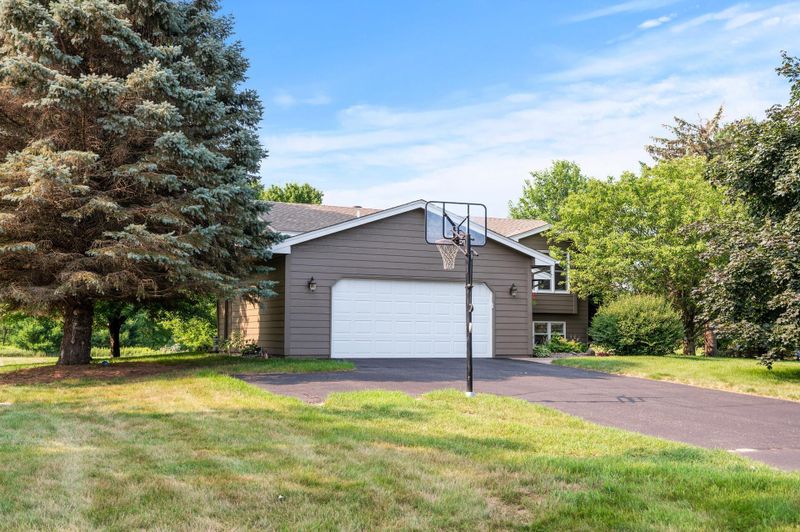 6391 258th St, Wyoming, MN 55092