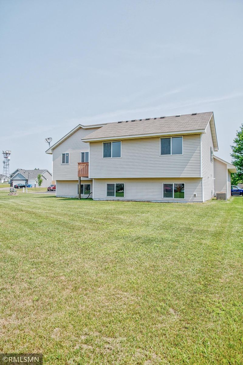 1235 18th Ave SE, Cambridge, MN 55008