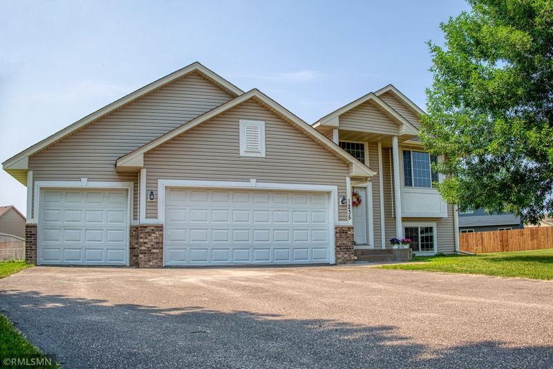 1235 18th Ave SE, Cambridge, MN 55008