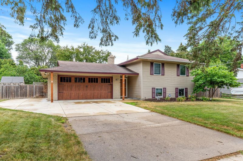 867 Haralson Dr, Apple Valley, MN 55124