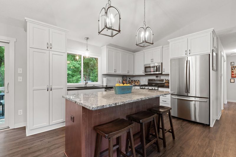 14213 Park Ave, Burnsville, MN 55337