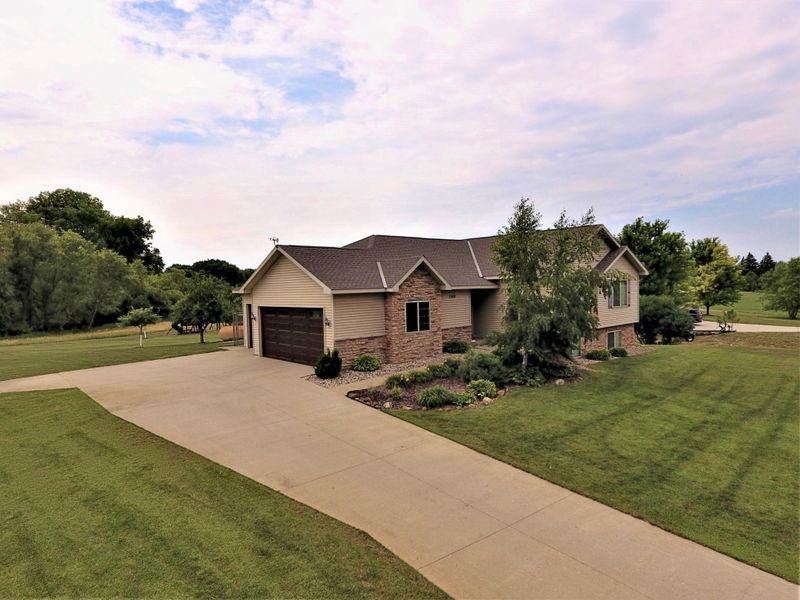 7140 12th St NW, Willmar, MN 56201