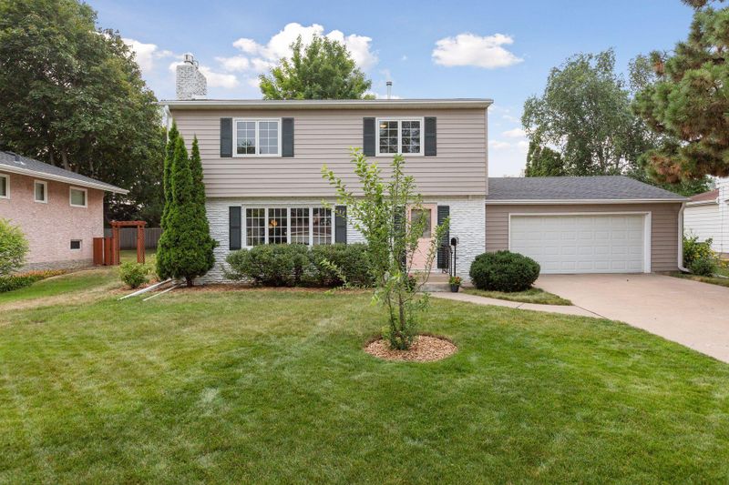3204 Wendhurst Ave, Saint Anthony, MN 55418