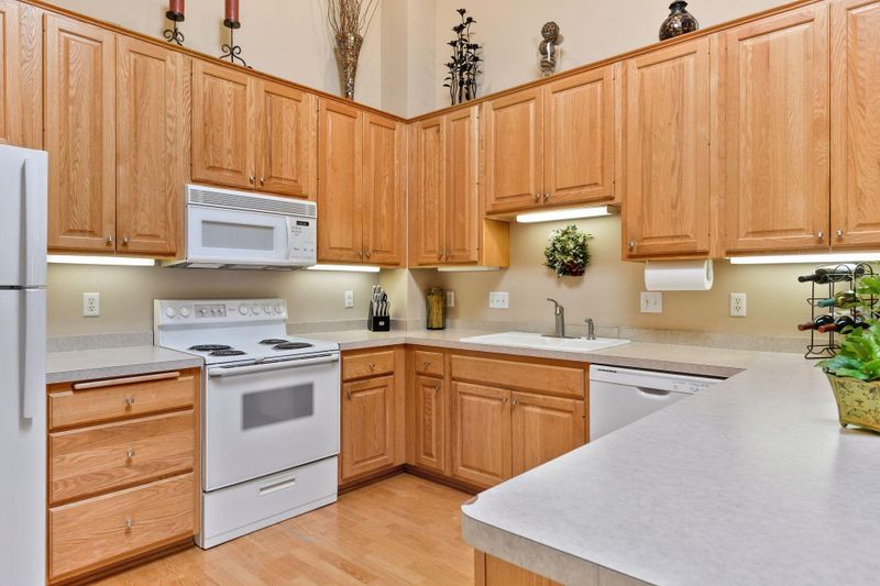 6171 Creek Line Dr, Minnetonka, MN 55345