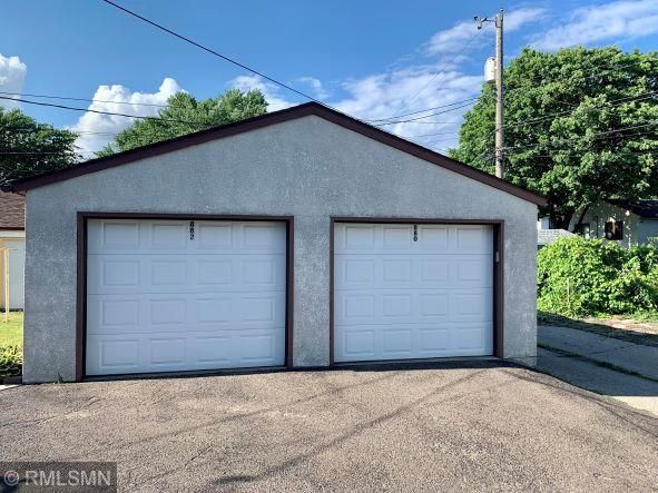 880 Weeks Ave SE, Minneapolis, MN 55414
