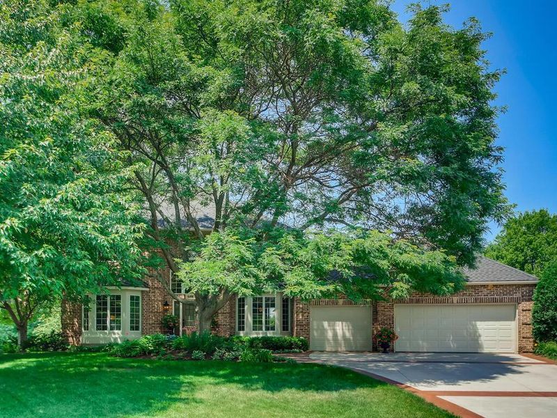 601 Pond View Dr, Mendota Heights, MN 55120