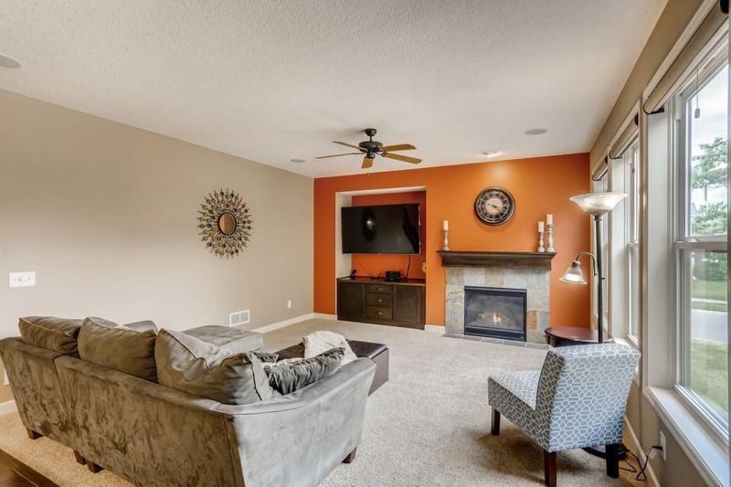 9202 Bridle Way, Victoria, MN 55386