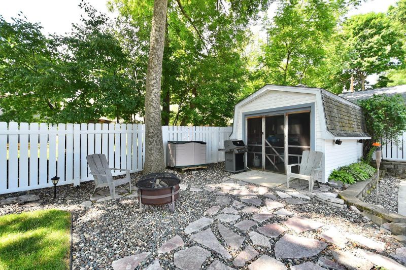 611 W 4th St, Zumbrota, MN 55992