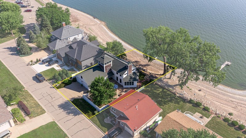 1213 S Lakeshore Dr, Lake City, MN 55041