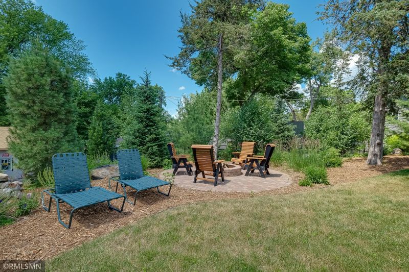 440 W Lake St, Excelsior, MN 55331