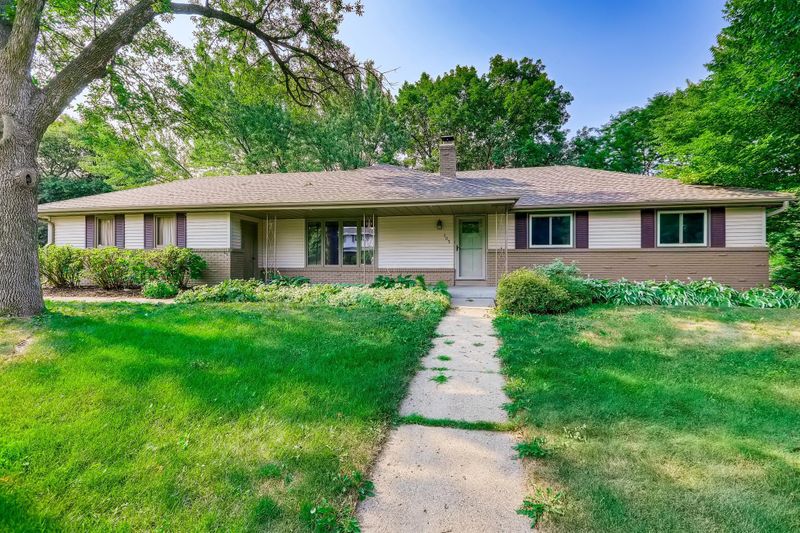 105 Heritage Cir N, Burnsville, MN 55337