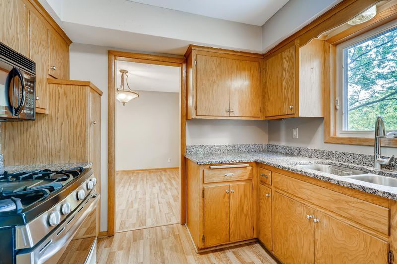 105 Heritage Cir N, Burnsville, MN 55337