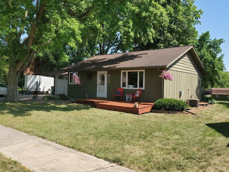 612 6th Ave, Mountain Lake, MN 56159