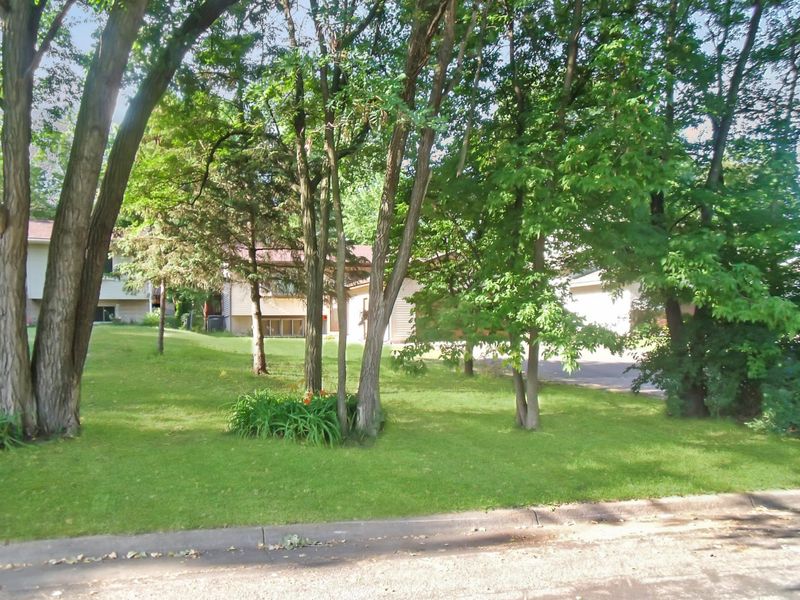 2064 Hoyt Ave E, Saint Paul, MN 55119