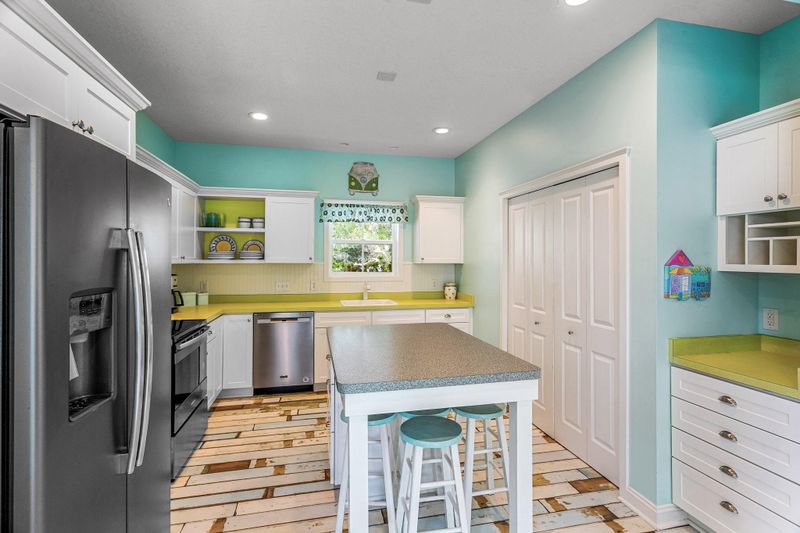 11583 E Laketowne Dr, Albertville, MN 55301