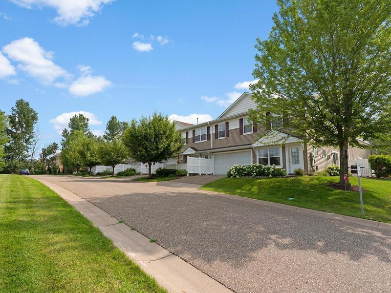 3238 Oak View Dr, Woodbury, MN 55129