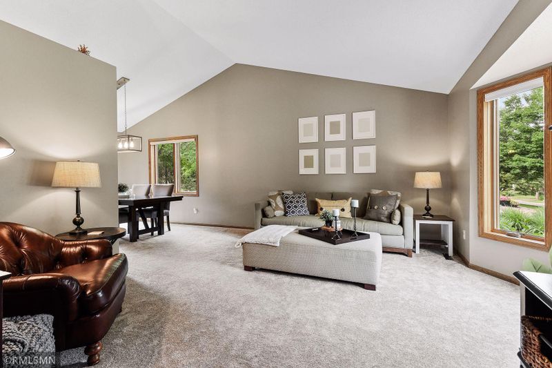 18805 Nature Ln, Eden Prairie, MN 55346