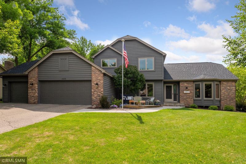 18805 Nature Ln, Eden Prairie, MN 55346
